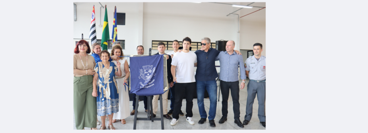 O Prefeito José Roberto Pilon, juntamente da Presidente do Fundo Social de Solidariedade Valéria Pilon, inauguraram a Escola de Ensino Fundamental Mariluce Bellucci Roma, no bairro Galo de Ouro em Cerquilho.