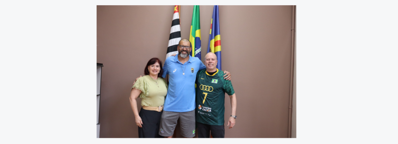 o Prefeito de Cerquilho Zé Roberto Pilon e a Presidente do Fundo Social Valéria Pilon receberam a visita do atleta paralímpico Luís Fabiano de Oliveira, pentacampeão com a Seleção Brasileira de Vôlei Sentado.