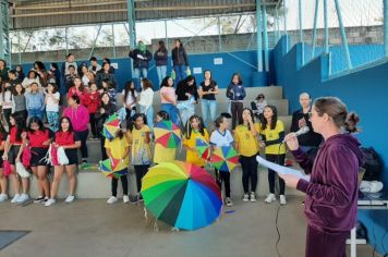 Escola Adelaide realiza projeto “Viajando pelos países da Copa 2022”
