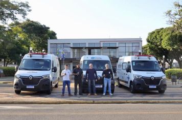 Cerquilho recebe uma van e duas ambulâncias novas para a Secretaria de Saúde