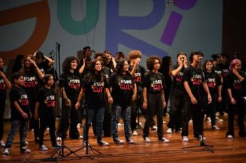 A Prefeitura de Cerquilho, em parceria com o Teatro de Cerquilho e Coordenação de Cultura, apresenta: Coral do Guri de Botucatu, no dia 27 de outubro. 