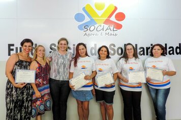 Presidente do Fundo Social entrega certificados para alunas do curso de costura