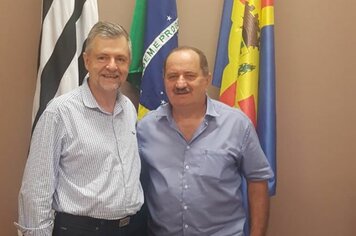 Prefeito Aldo recebe visita de assessor da deputada Maria Lúcia Amary