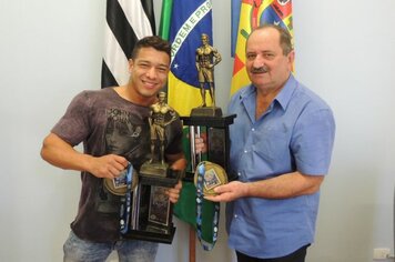 Cerquilhense é Campeão Brasileiro de Fisiculturismo e Fitness