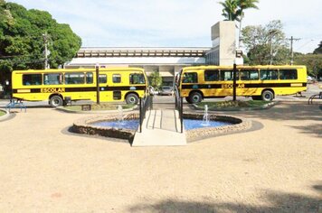 Cerquilho recebe dois ônibus escolares novos