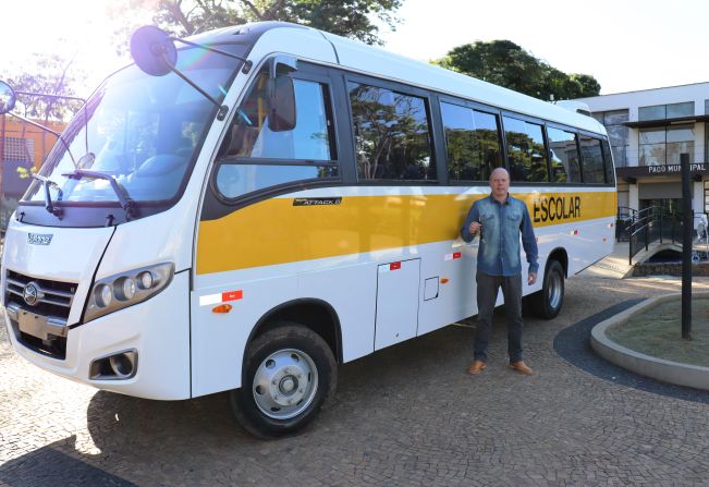 Prefeitura de Cerquilho compra novo ônibus adaptado para transporte dos alunos da EMEBE