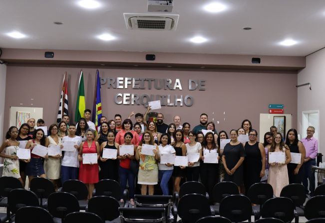 A Prefeitura de Cerquilho realiza as cerimônias de entregas dos certificados para os alunos dos cursos profissionalizantes oferecidos pela parceria do Fundo Social de Solidariedade de Cerquilho com a Secretaria do Trabalho.  