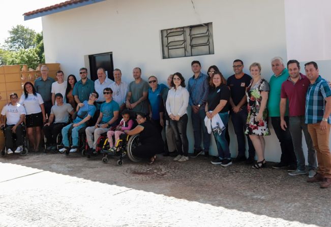 No Dia Internacional da Pessoa com Deficiência, prefeito Aldo entrega Sanitário Familiar Adaptado para a população
