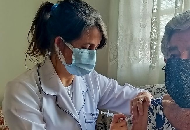 Vacinação de idosos com 90 anos ou mais começa em Cerquilho
