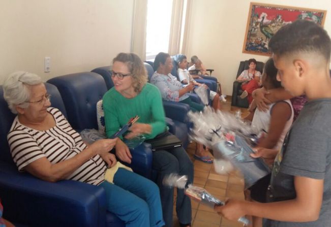 Integrantes do CRAS Rosas visitam Lar São José