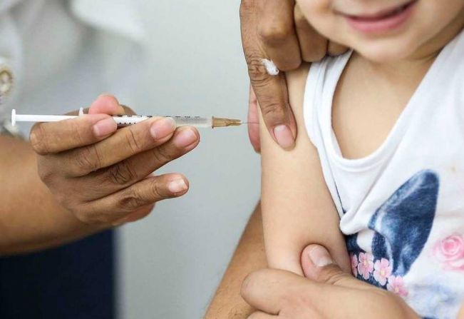 Além da programação nas UBSF, Prefeitura também irá vacinar crianças no drive-thru
