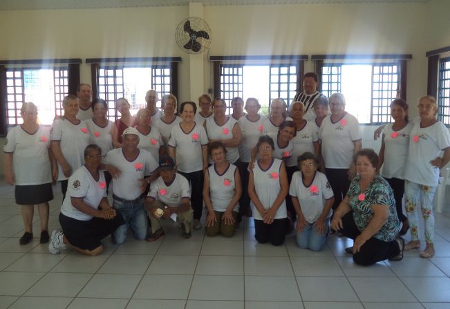 Centro de Convivência do Idoso CRAS Cerquilho recebe oficina “Outubro Rosa”