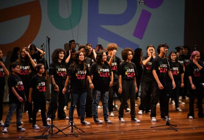 A Prefeitura de Cerquilho, em parceria com o Teatro de Cerquilho e Coordenação de Cultura, apresenta: Coral do Guri de Botucatu, no dia 27 de outubro. 